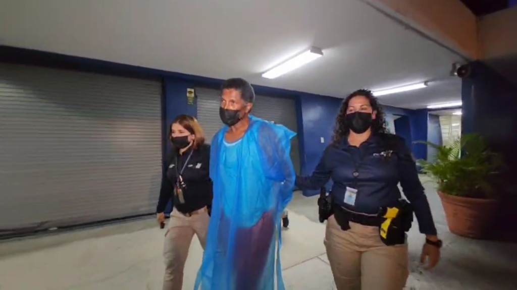  Video: Momento en que &ldquo;Fichan&rdquo; a hombre que confes&oacute; haber violado su hija de 14 a&ntilde;os en Rio Piedras 