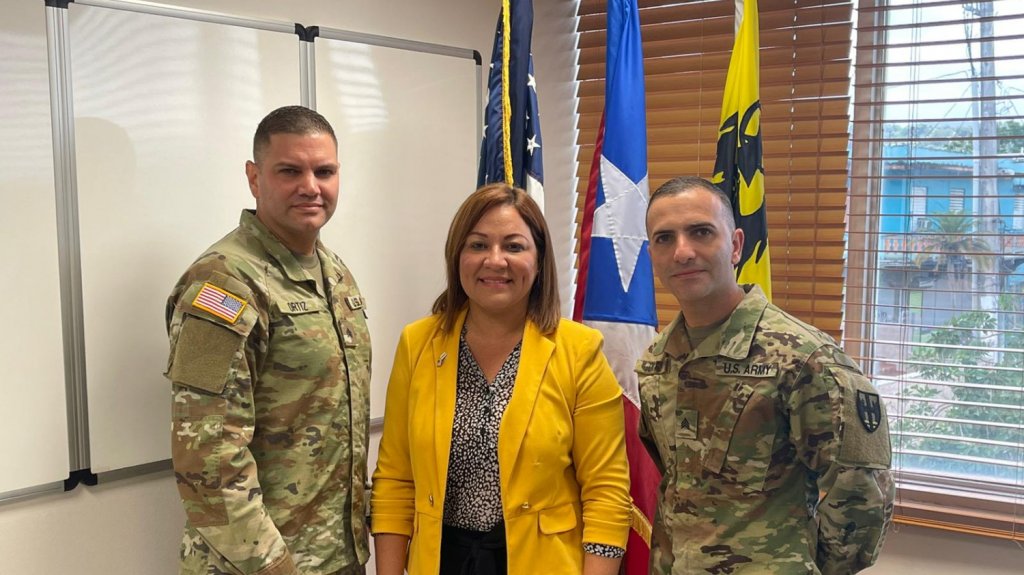  Reconocen a la alcaldesa de Morovis por su apoyo a los reservistas y militares de EEUU 