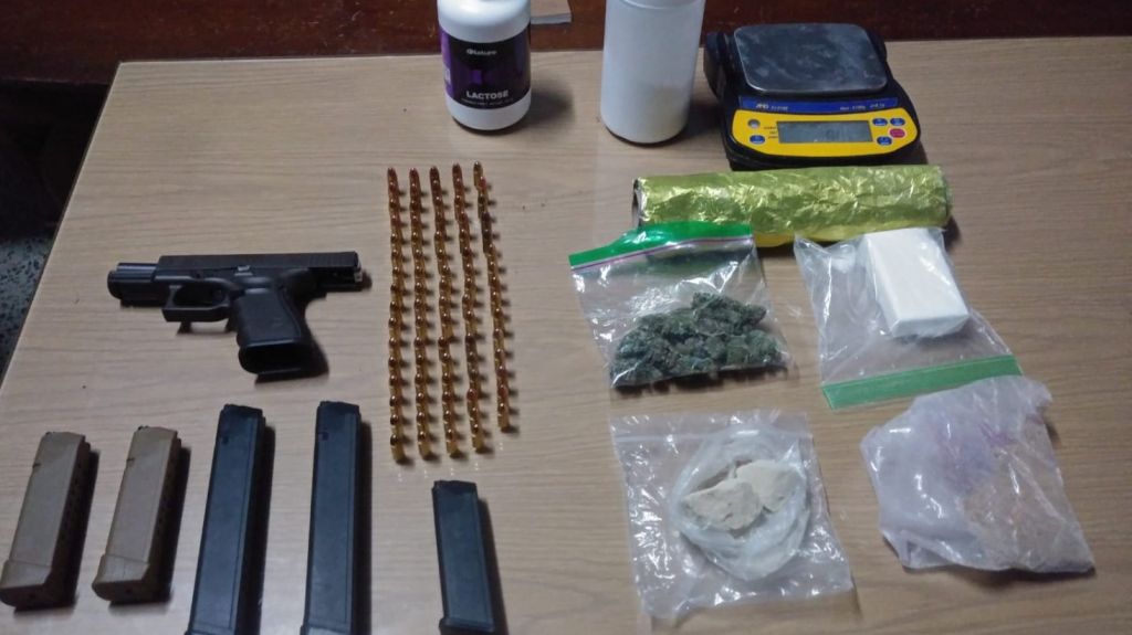  Ocupan arma y drogas en residencial de Guaynabo 