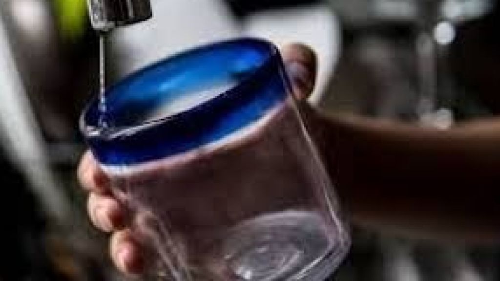  La AAA lleva a cabo limpieza en las represas del &aacute;rea este 