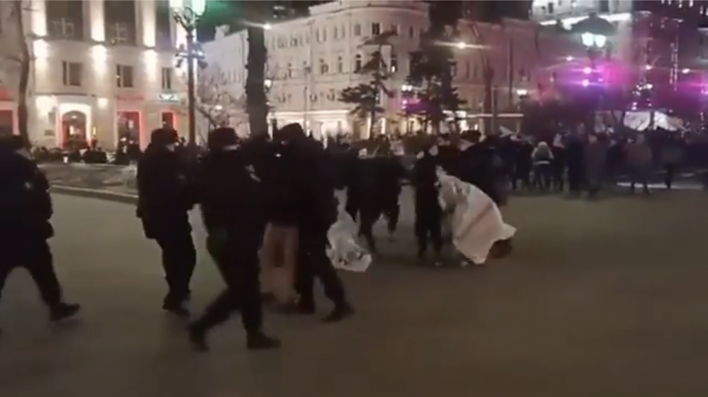  Video: Manifestaciones masivas en Rusia por ataque a Ucrania 