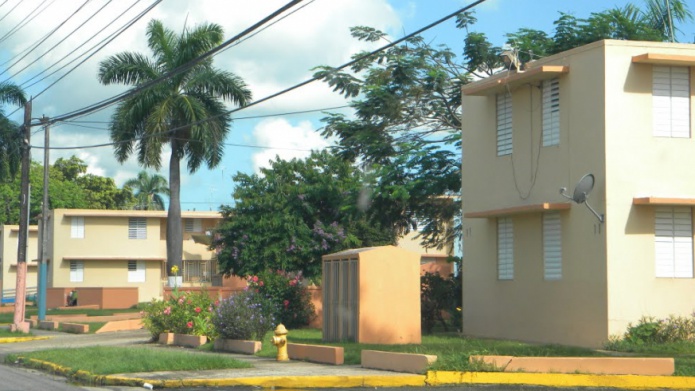 Residentes de CaserÃ­os piden no se les quite la tarifa Fija de Agua y Luz