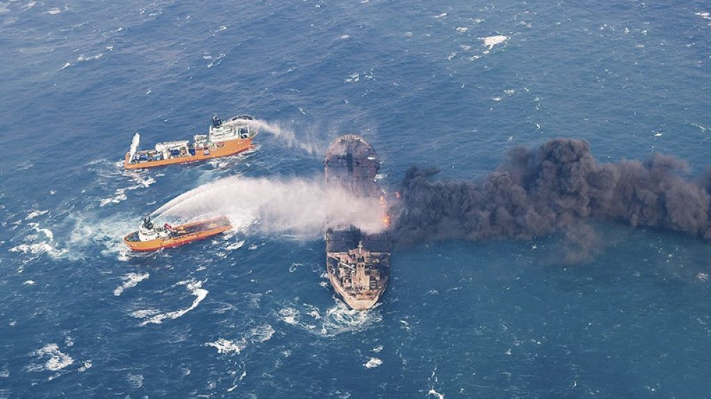  "No hay esperanza de hallar sobrevivientes": Se hunde en China el petrolero iran&iacute; siniestrado 