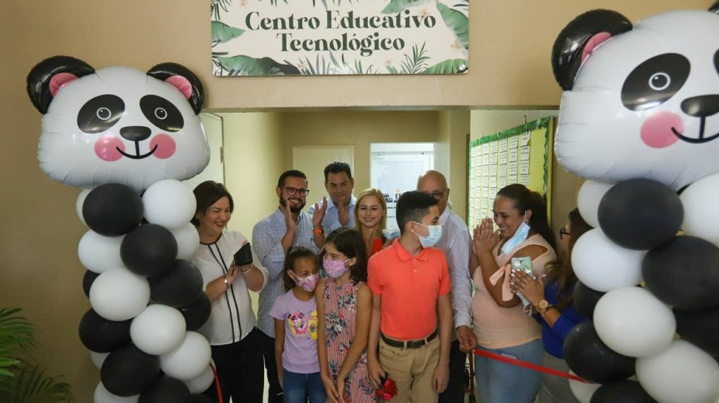 Inauguran tres centros educativos computacionales en residenciales de Mayag&uuml;ez y Aguas Buenas 