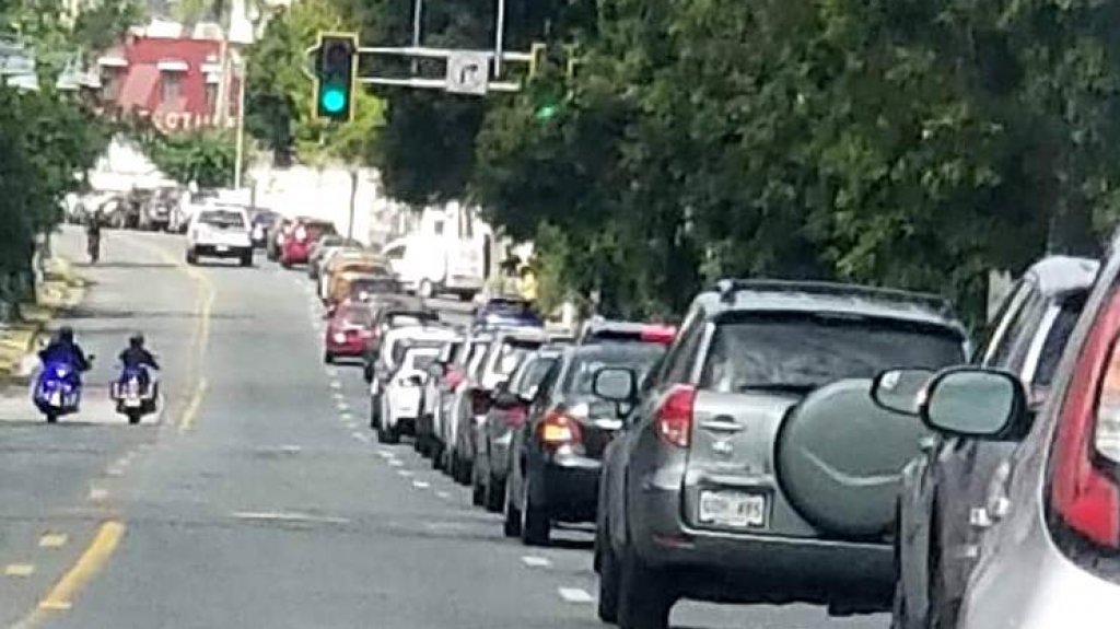  Realizan caravana sindical en contra del plan de ajuste a la deuda y en reclamo por un retiro digno 