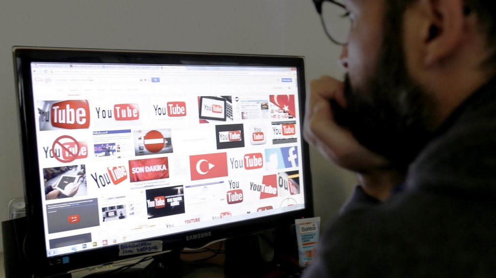  YouTube proh&iacute;be teor&iacute;as conspirativas que justifiquen la violencia como QAnon 