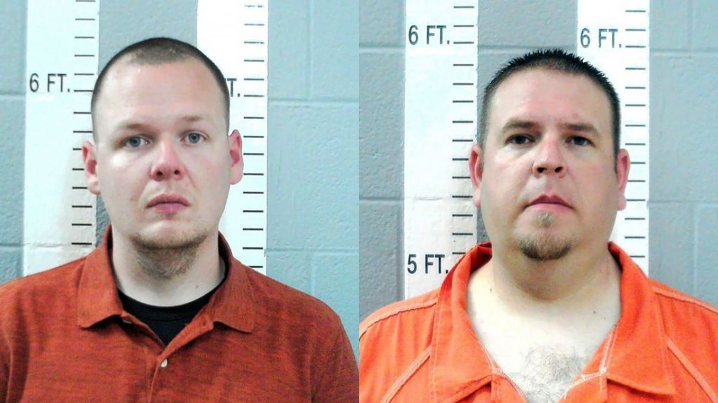  Acusan a dos polic&iacute;as de asesinato en segundo grado por la muerte de un hombre al que le pegaron el taser m&aacute;s de 50 veces 