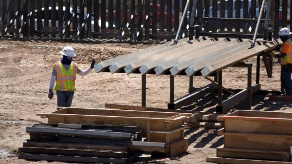  Prosigue la construcci&oacute;n del muro de Trump a pesar de la orden de Biden 
