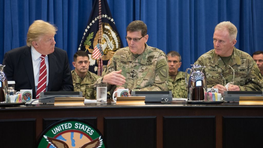  Trump autoriza al Pent&aacute;gono a "hacer lo que tiene que hacer" en respuesta al mort&iacute;fero ataque contra su base en Irak 