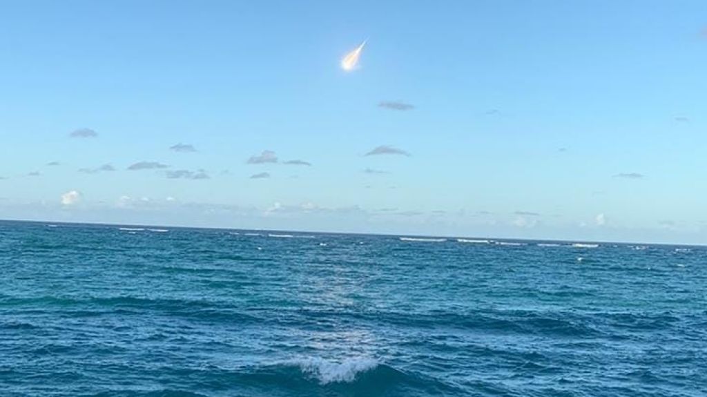  Video: Avistan meteorito en la isla, minutos despu&eacute;s ocurri&oacute; un temblor 