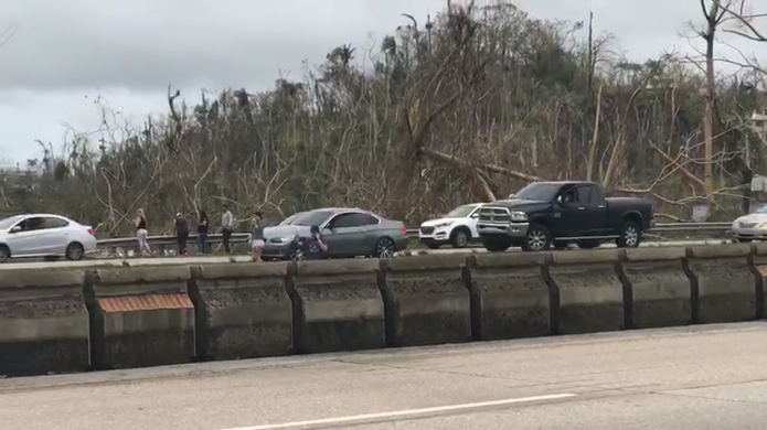 Video: Estilo juego de "Pokemon" Boricuas acuden al expreso para buscar seÃ±al celular 