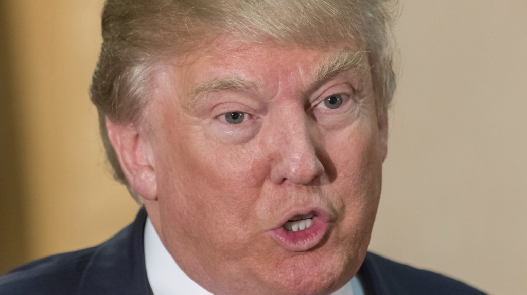  Trump amenaza con bloquear el rescate econ&oacute;mico y pide mayores pagos directos 