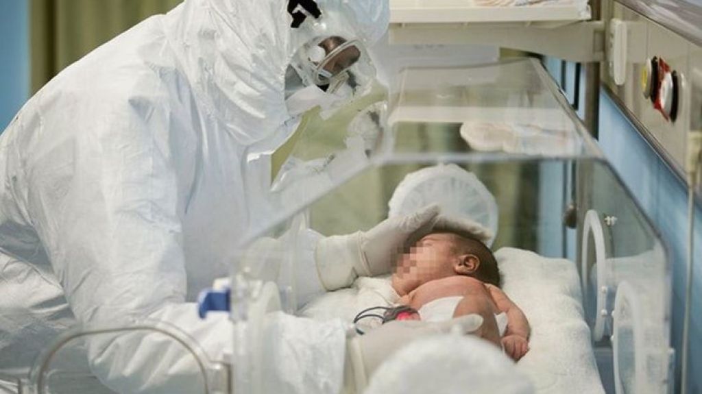  Estudios encuentran transmisi&oacute;n de COVID-19 de madres a reci&eacute;n nacidos 
