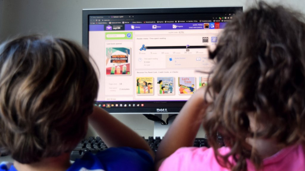  Expertos advierten problemas de visión en estudiantes por educación virtual 