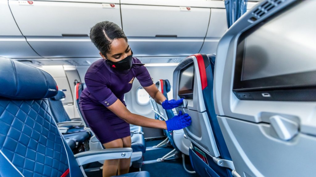  Multas o despidos: Delta y United Airlines van contra empleados no vacunados 