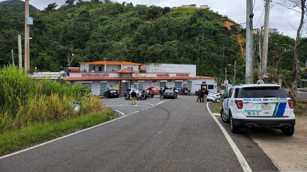  Polic&iacute;a interviene con negocios de Barranquitas y Orocovis debido a que violaron orden ejecutiva 