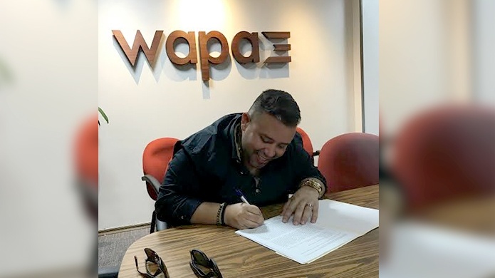 Productor, locutor y actor Jorge PabÃ³n "El Molusco" firma contrato con WAPA TV