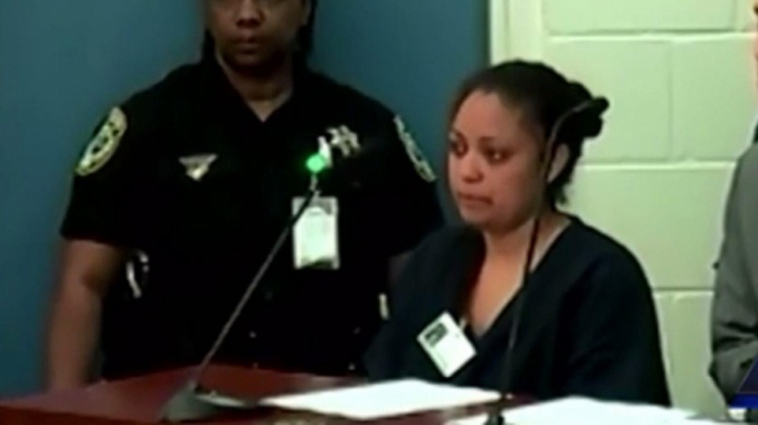 Mujer de la Florida acusada de quemarle las manos a su hijo como castigo