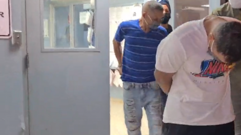  Video: Dos arrestados durante allanamiento en Can&oacute;vanas 