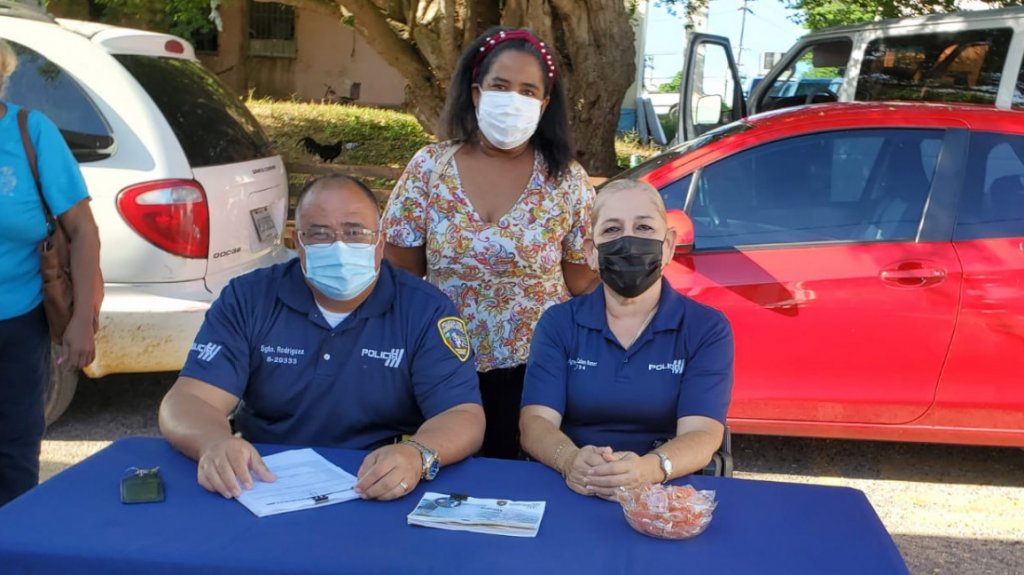  Polic&iacute;as realizan impacto comunitario en La Posada San Felipe en Arecibo 