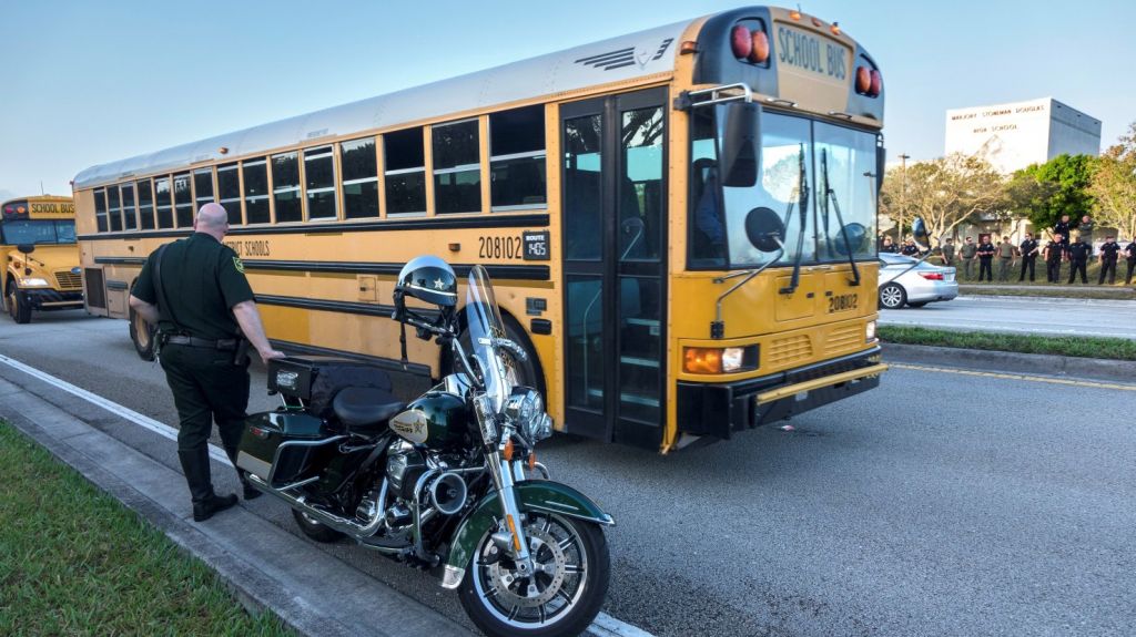  Alumnos de Parkland comienzan un nuevo curso con seguridad reforzada 