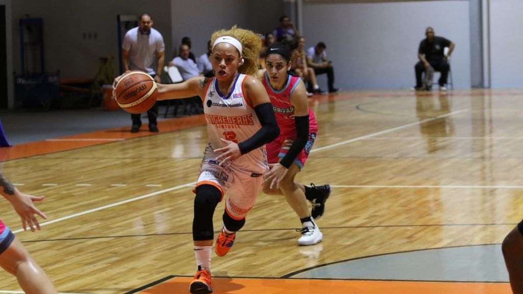  Cangrejeras de Santurce vencen a Explosivas de Moca 