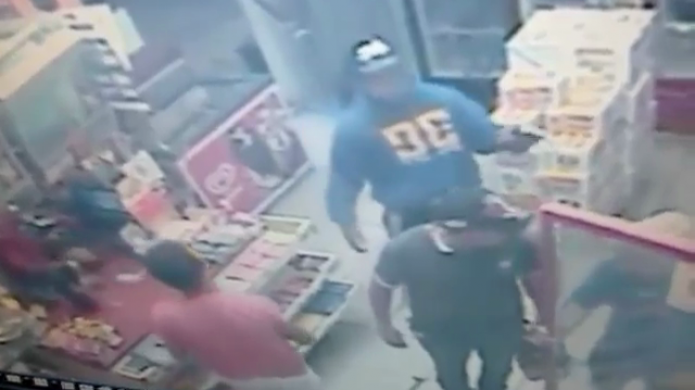 Video: El dramÃ¡tico final de un joven ladrÃ³n en una tienda
