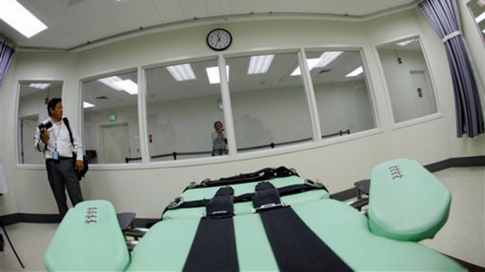 Entregan firmas a favor de la pena capital en California