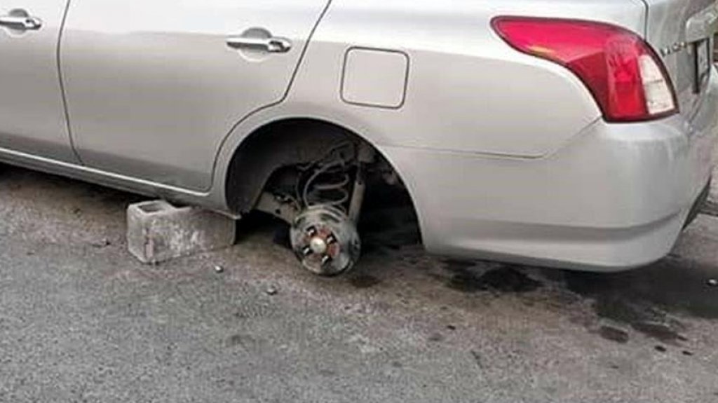  Roban aro de auto estacionado en San Juan 