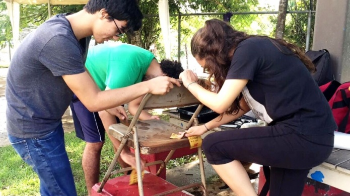 Decenas de estudiantes de la UPR de RÃ­o Piedras se organizan para ayudar a la comunidad