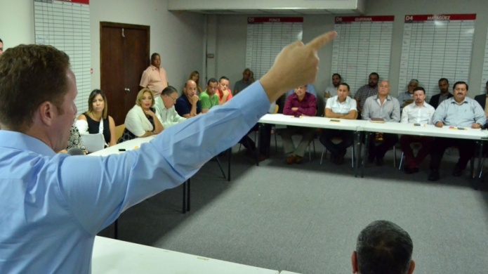 Candidatos derrotados en las elecciones le dan apoyo a Bernier para que permanezca en la presidencia del partido