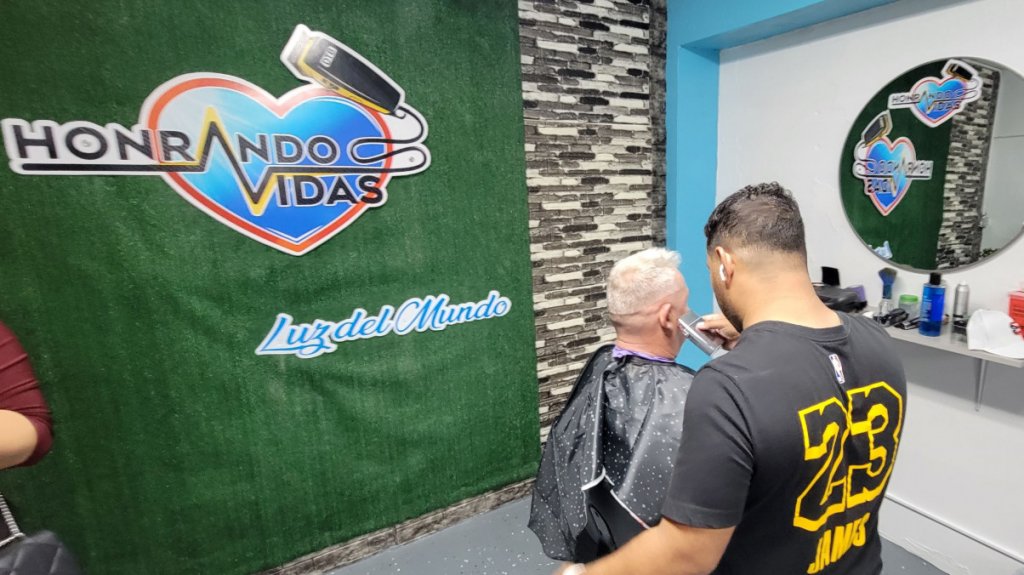  Inauguran en Fajardo salón de belleza donde todos los servicios son gratis 