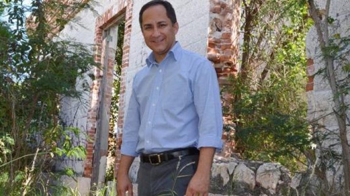 Alcalde de GuÃ¡nica da machetazo al bono