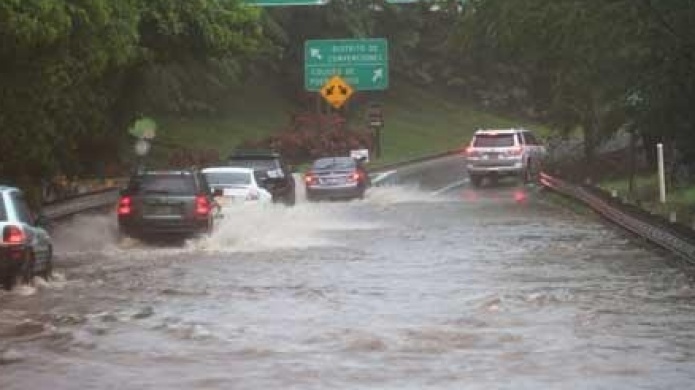 Carreteras y hasta el cuartel de Patillas inundado