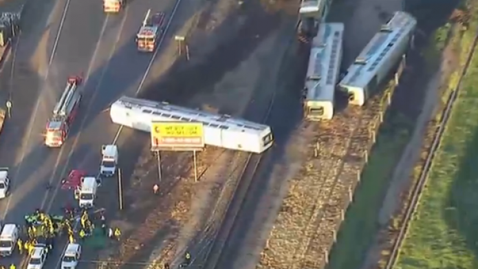 MÃºltiples vÃ­ctimas tras chocar un tren contra un camiÃ³n en Los Ãngeles