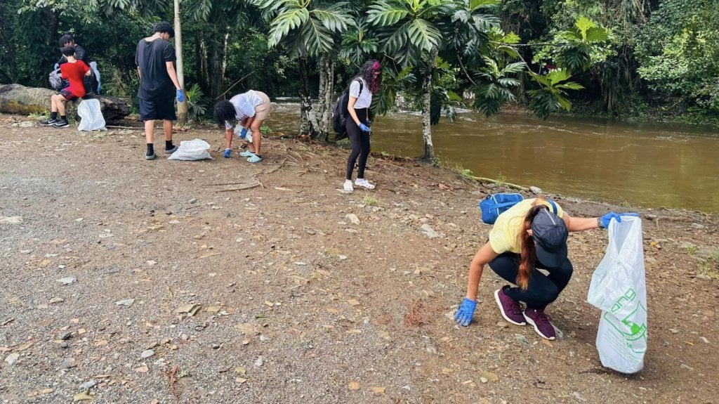  Masivo impacto de limpieza en Charco Frío en Ceiba 