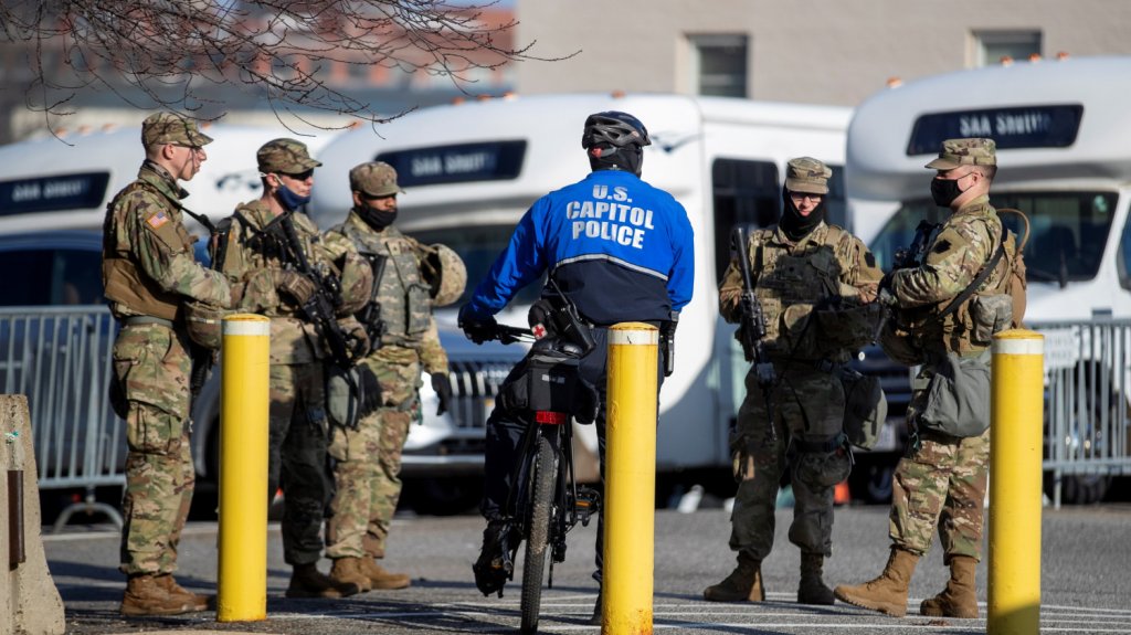  Las amenazas de seguridad mantienen al Capitolio como fortaleza vallada 