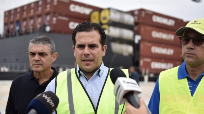 Video: Gobernador RossellÃ³ visita muelles para presenciar desembarque de barcazas con suministros
