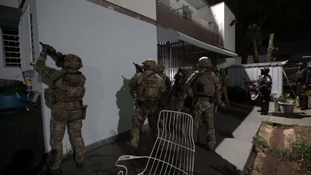  Video:Operativos en San Juan y Bayam&oacute;n deja diez arrestados, drogas y armas incautadas 