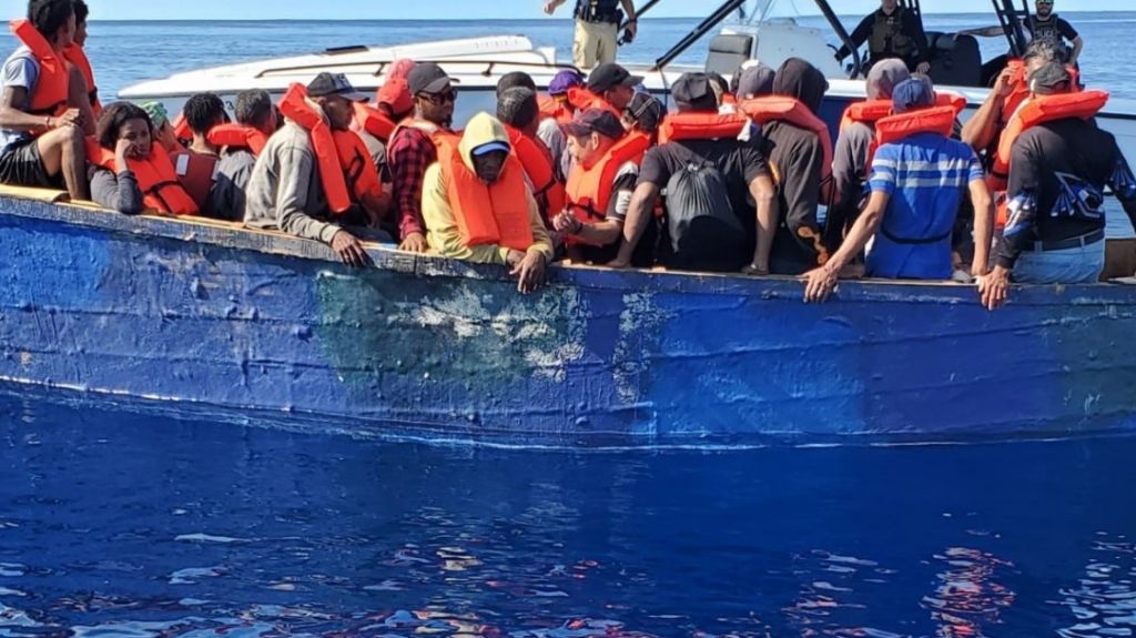  Guardia Costera repatr&iacute;a 64 inmigrantes a la Rep&uacute;blica Dominicana 