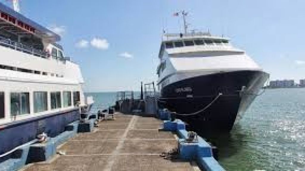  Denuncian alegada venta irregular de boletos a turistas para ir a Vieques y Culebra 