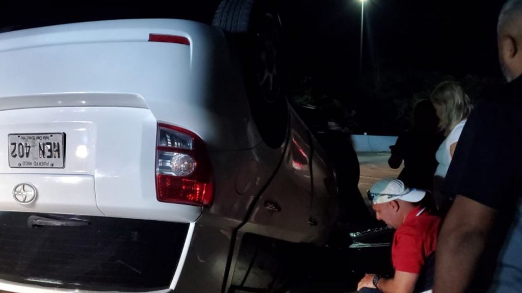  Video: Conductora volcada en expreso de Arecibo 