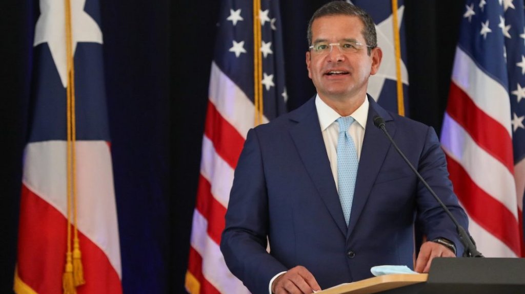  Gobernador firma Orden Ejecutiva decretando estado de emergencia en las escuelas 