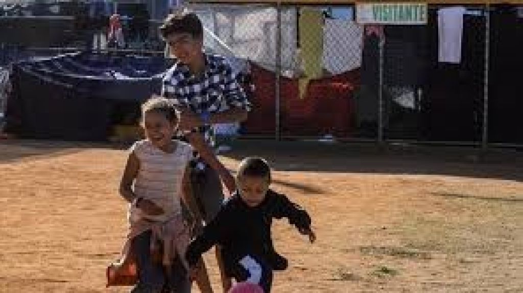  Vea video: Los ni&ntilde;os, el otro lado de la caravana migrante en Tijuana 