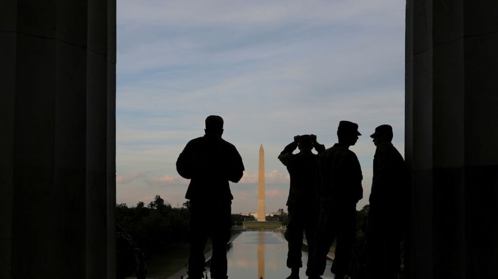  Estados de EE.UU. comienzan a retirar a la Guardia Nacional tras respuesta a los disturbios por George Floyd 