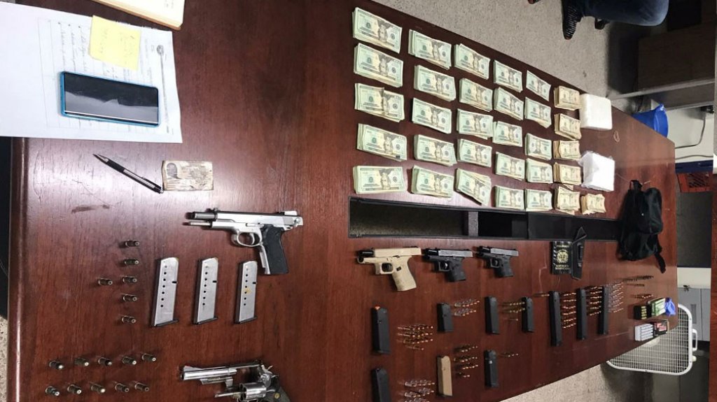  Intervenci&oacute;n en Santurce deja un polic&iacute;a atropellado, drogas y armas ocupadas 