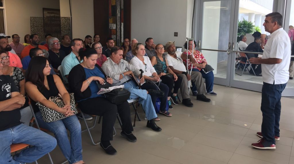 Comerciantes de Vega Alta reciben impulso para salir adelante