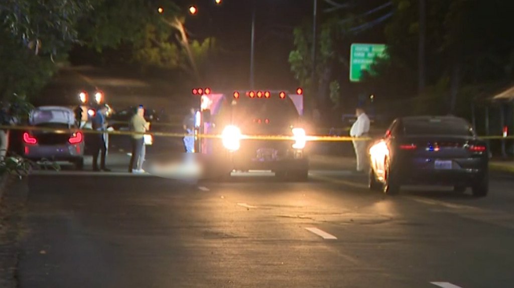  Asesinan a hombre frente a residencial de Bayam&oacute;n. 