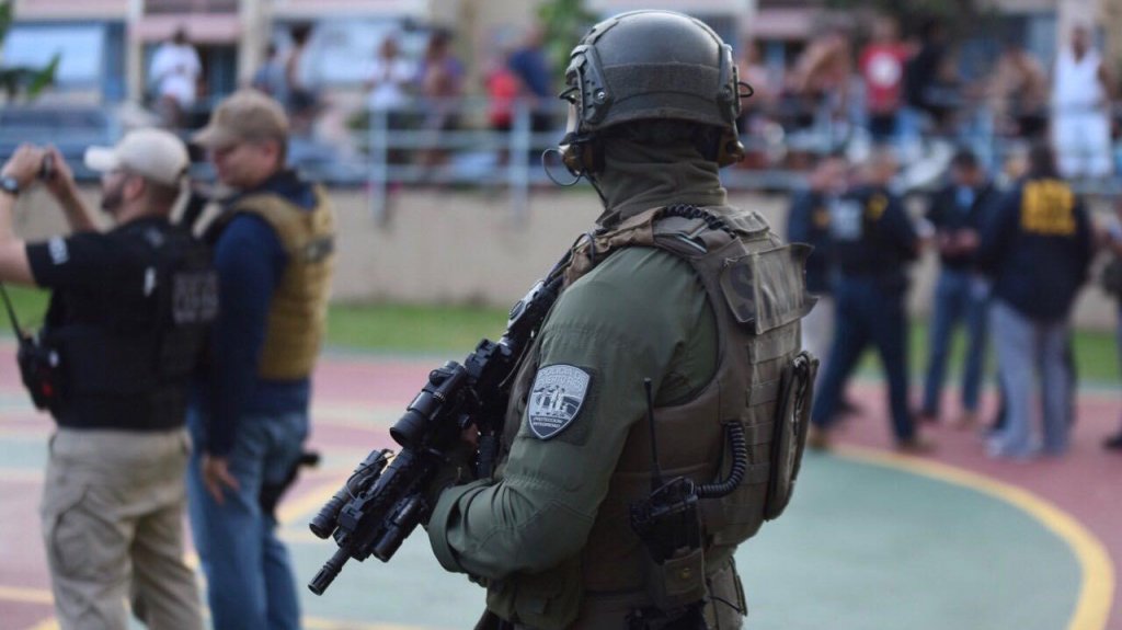  Ampliaci&oacute;n: Hieren de bala a un polic&iacute;a, a un sargento y a tres m&aacute;s en residencial de Mayag&uuml;ez 