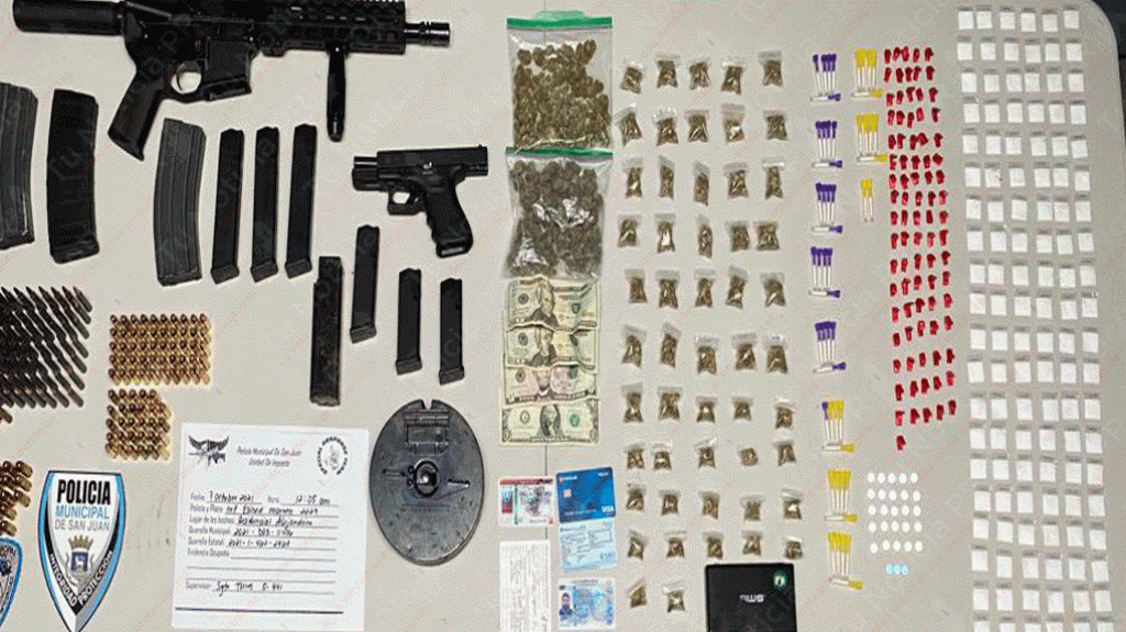  Fotos: Municipales de San Juan ocupan drogas, una pistola y un rifle de Alto Poder 